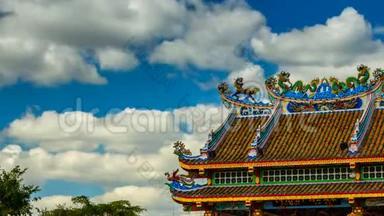 中式屋顶龙像和中式艺术狮子.. 时间流逝